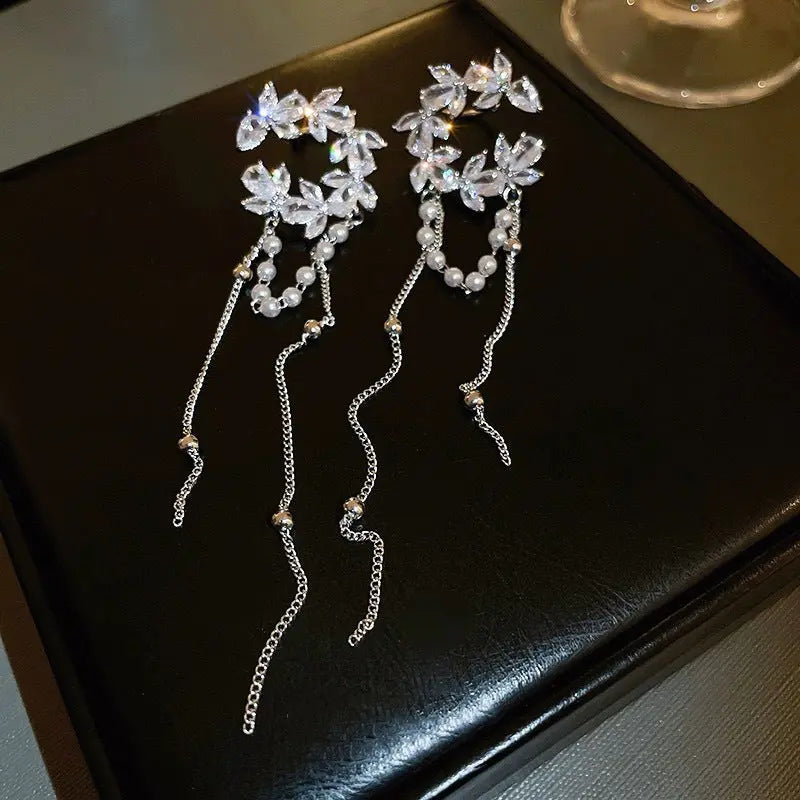 Niche design diamond-encrusted moon tassel ear bone clip without pierced earrings high-end light luxury versatile ear clip long earrings AQP-STORE