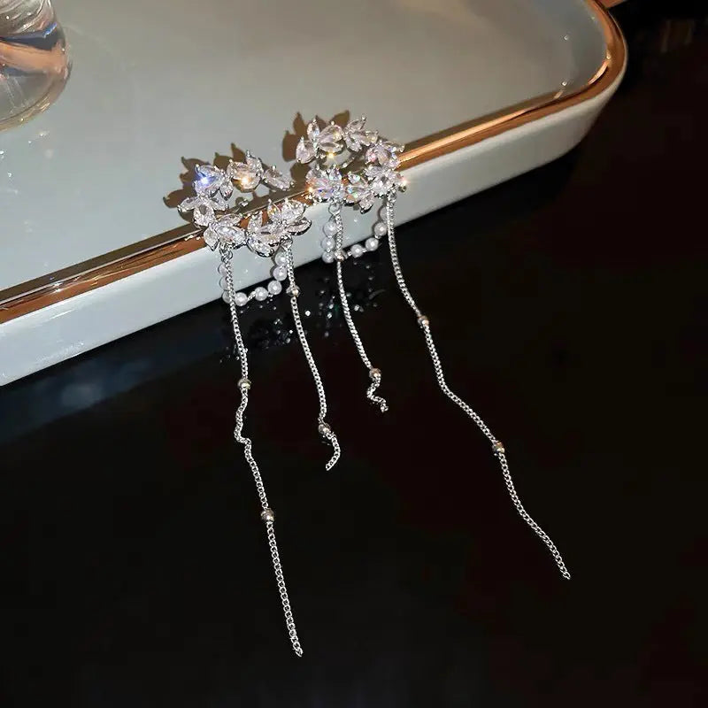 Niche design diamond-encrusted moon tassel ear bone clip without pierced earrings high-end light luxury versatile ear clip long earrings AQP-STORE