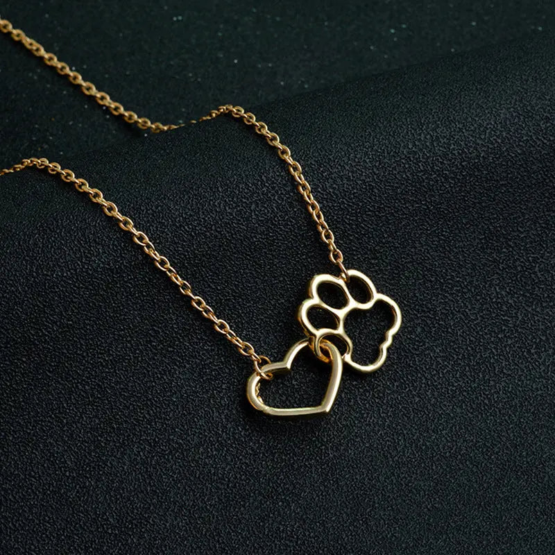 2023 Hot selling Jewelry Fashion Dog Claw Heart shaped Pendant Necklace European and American Alloy Short Necklace AQP-STORE