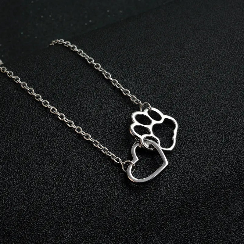 2023 Hot selling Jewelry Fashion Dog Claw Heart shaped Pendant Necklace European and American Alloy Short Necklace AQP-STORE