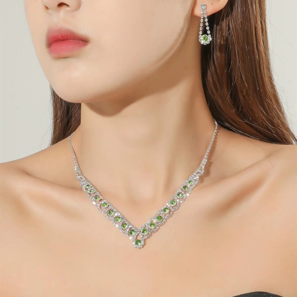 Necklace and earring set with European and American style woven rhinestone collarbone necklace, bridal accessory chain with diamond inlaid banquet set chain AQP-STORE