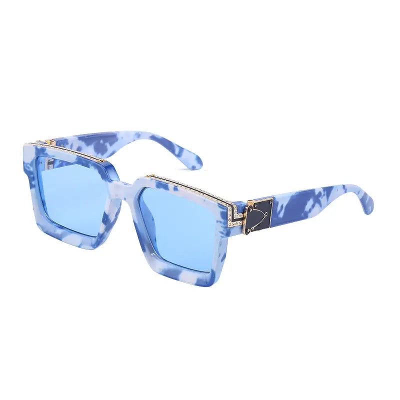 Stylish sunglasses with a large, diamond-studded frame AQP-STORE