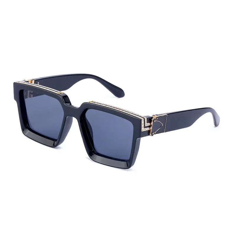 Stylish sunglasses with a large, diamond-studded frame AQP-STORE