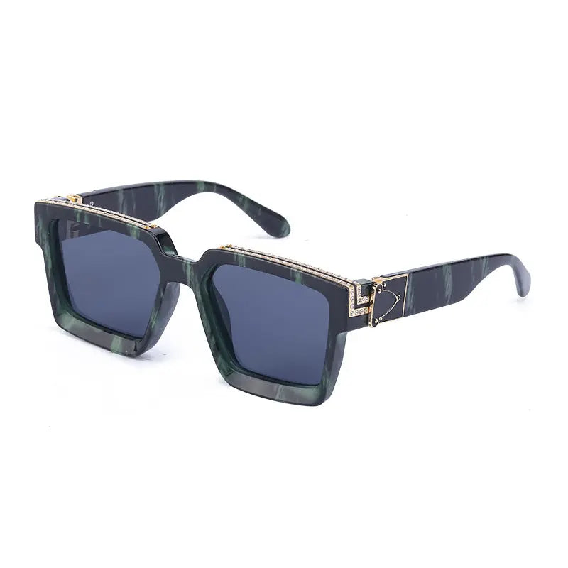 Stylish sunglasses with a large, diamond-studded frame AQP-STORE