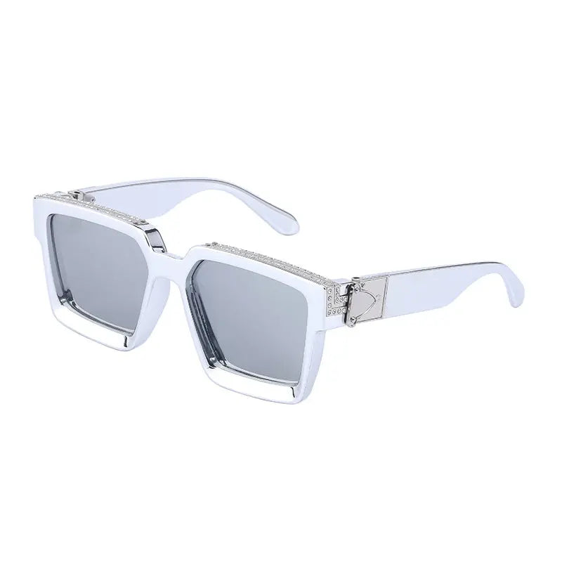 Stylish sunglasses with a large, diamond-studded frame AQP-STORE