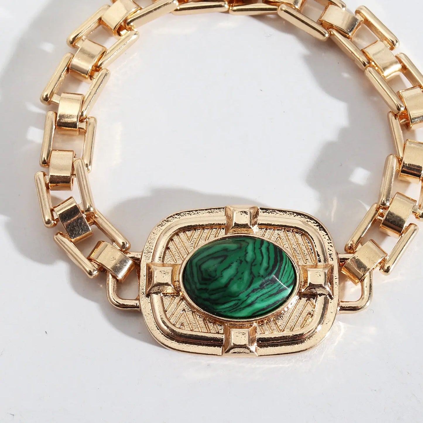 Trendy design and development of European and American style jewelry, alloy texture chain, fashionable personality, peacock stone bracelet for women AQP-STORE