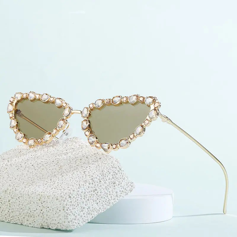 European and American diamond-encrusted sunglasses for women, high-end, personalized cat-eye sunglasses, cross-border sunglasses wholesale AQP-STORE