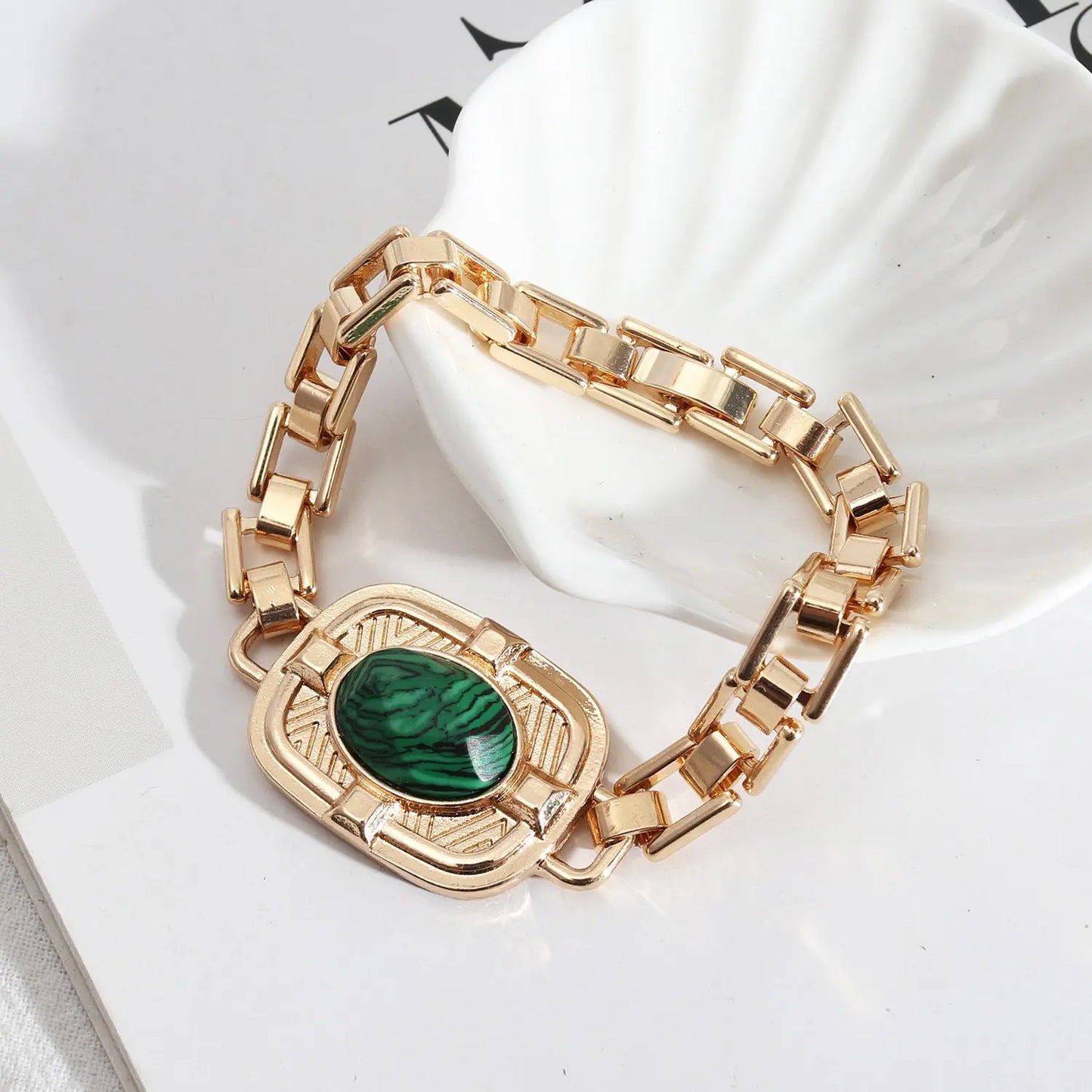Trendy design and development of European and American style jewelry, alloy texture chain, fashionable personality, peacock stone bracelet for women AQP-STORE