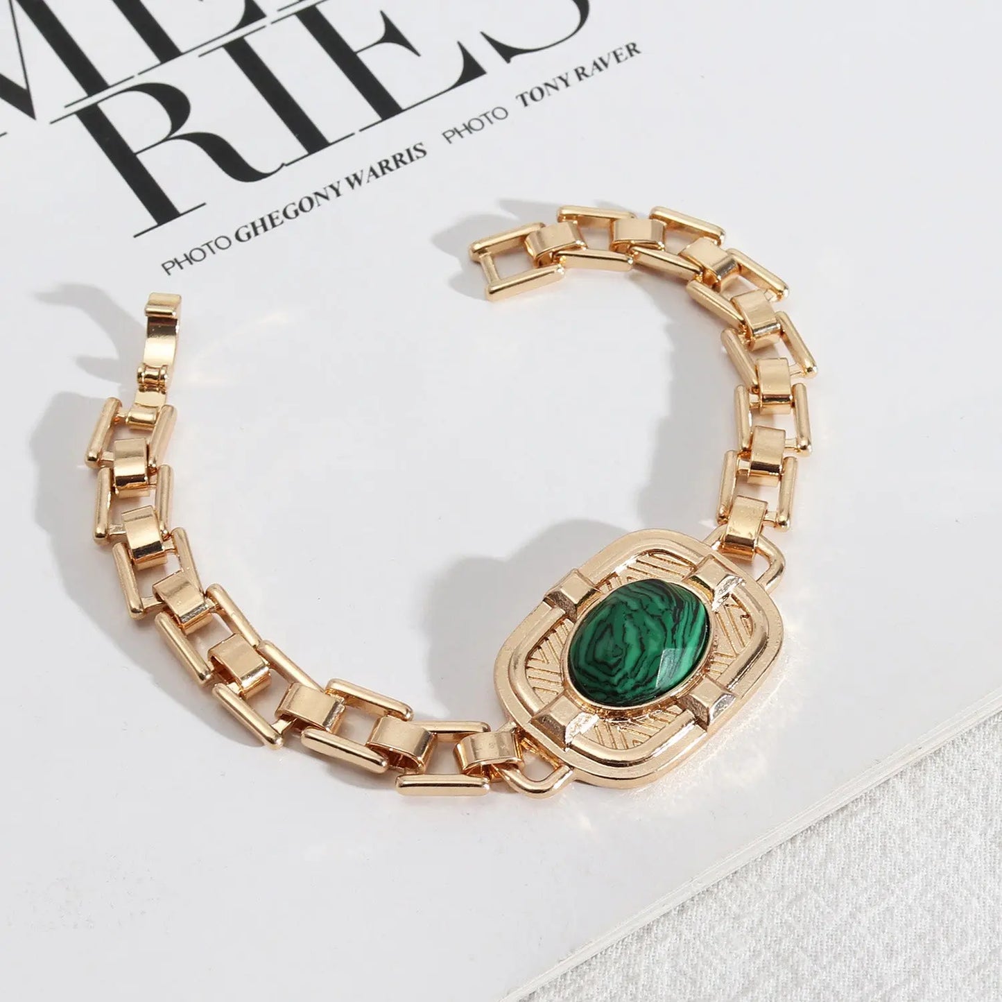 Trendy design and development of European and American style jewelry, alloy texture chain, fashionable personality, peacock stone bracelet for women AQP-STORE