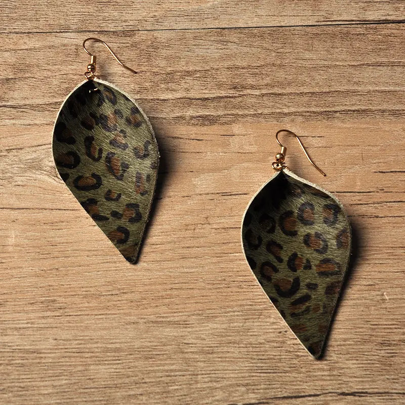 Cross-border European and American leopard print earrings fashionable horse hair leopard print leather leaf earrings jewelry cowhide earrings AQP-STORE