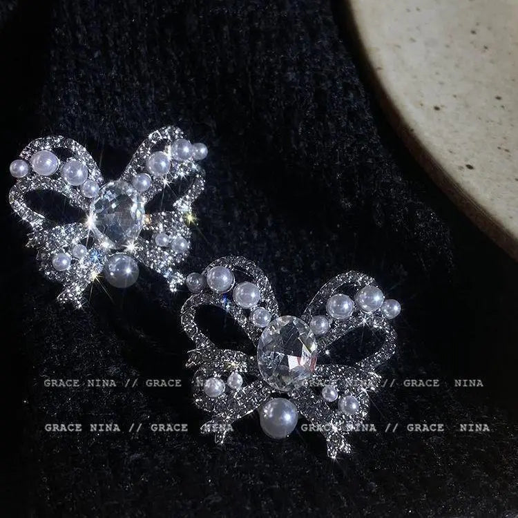 Full diamond butterfly ear cuff for women without pierced ears, light luxury earrings, elegant style ear cuff AQP-STORE