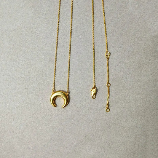 Crescent necklace for women with European and American retro luxury, Instagram trendy internet celebrity, minimalist temperament, niche sweater chain, Qingdao jewelry AQP-STORE