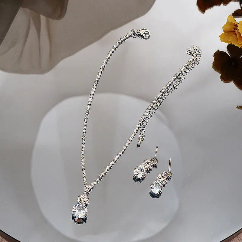 Cross border Hot Selling Exquisite Claw Chain Necklace Earring Set with Two Pieces Crystal Water Diamond Claw Bone Chain Dinner Accessories for Women AQP-STORE