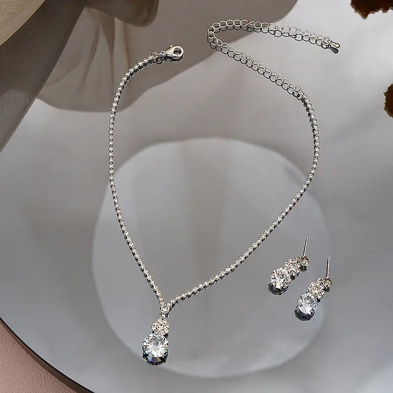 Cross border Hot Selling Exquisite Claw Chain Necklace Earring Set with Two Pieces Crystal Water Diamond Claw Bone Chain Dinner Accessories for Women AQP-STORE