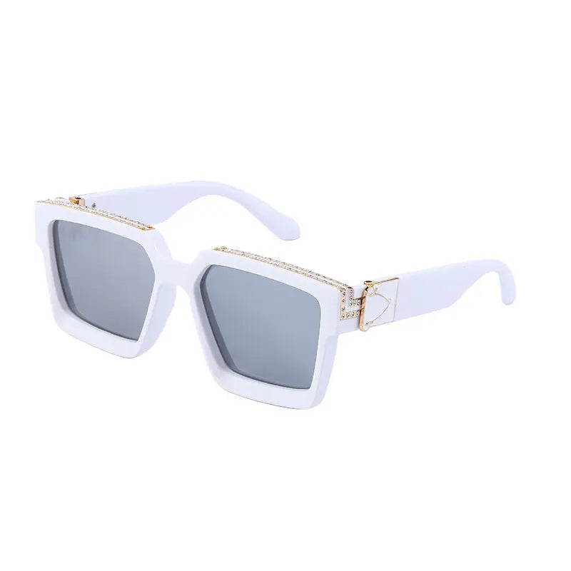 Stylish sunglasses with a large, diamond-studded frame AQP-STORE