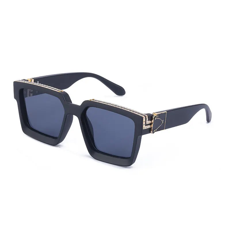 Stylish sunglasses with a large, diamond-studded frame AQP-STORE